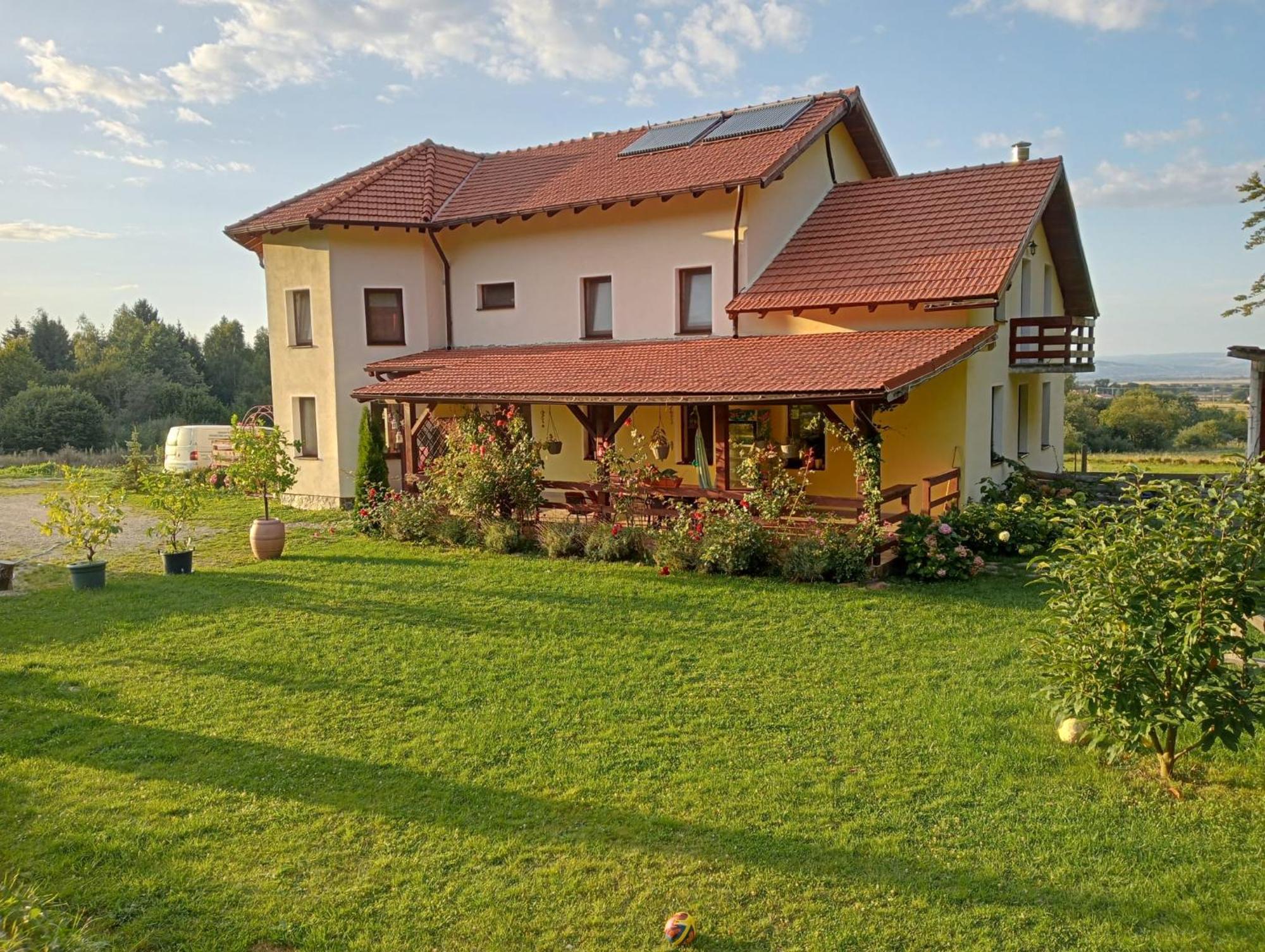 Pensiunea Rozelor Statiunea Climaterica Sambata Simbata de Sus Exterior photo